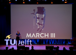 Studenten TU Delft presenteren nieuw exoskelet Studenten TU Delft presenteren nieuw exoskelet