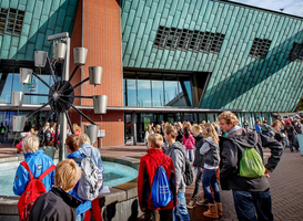 Schoolbezoek aan NEMO nu nog gezonder. Foto: DigiDaan. Schoolbezoek aan NEMO nu nog gezonder. Foto: DigiDaan.