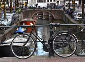 Normal_fiets_amsterdam_grachten