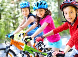 Normal_kinderen__fietsen__helm__beweging__sport__mountainbiken__mountainbike