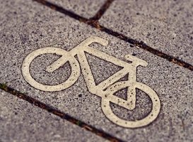 Normal_cycle-path-3444914__340