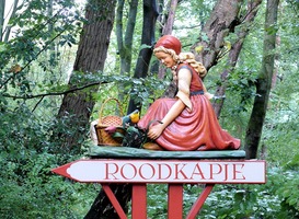 Normal_efteling__roodkapje__bos