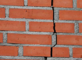 Normal_aardbeving_groningen_scheur_baksteen_muur