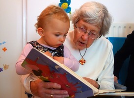 Team van bekende grootouders geeft goede voorbeeld in campagne 'Lees voort!'