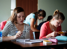 Middelbare scholen kunnen volgende maand beperkt open