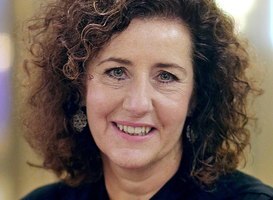 Minister Van Engelshoven woont start praktijkonderwijs bij in het LUMC