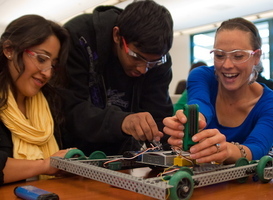 Robot Leaphy vergroot interesse scholieren in technische opleiding