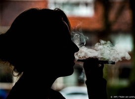 Smaakstoffen e-sigaret verboden om verleiding voor jongeren, dampers zijn tegen