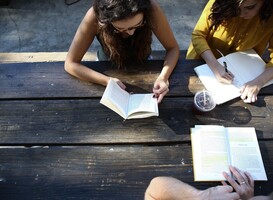 Groningse jongeren praten met de Staten over stages & school tijdens corona Groningse jongeren praten met de Staten over stages & school tijdens corona