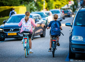 Veilig Verkeer Nederland vraagt automobilisten schoolzones te mijden