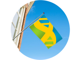 Sta stil bij de Dag van de Mensenrechten met de Mensenrechtenvlag Sta stil bij de Dag van de Mensenrechten met de Mensenrechtenvlag
