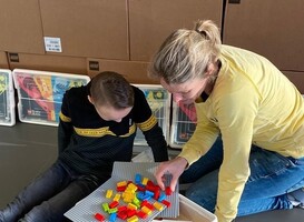 Visio gebruikt LEGO© braillebricks om op speelse manier braille aan te leren