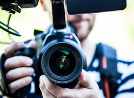 Vmbo'ers doen vakkennis op door videoreportage te maken van eigen wijk