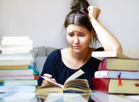 De Jonge Akademie uit kritiek: academisch jaar te lang en te vol De Jonge Akademie uit kritiek: academisch jaar te lang en te vol