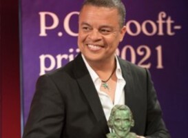 Alfred Schaffer ontvangt P.C. Hooftprijs tijdens online uitzending Alfred Schaffer ontvangt P.C. Hooftprijs tijdens online uitzending