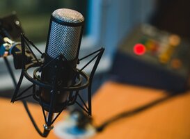 Leeuwarder studenten maken podcast met makelaars over woningmarkt Leeuwarder studenten maken podcast met makelaars over woningmarkt