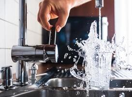 Nationale Kraanwaterdag wil meegeven dat kraanwater hartstikke gezond is Nationale Kraanwaterdag wil meegeven dat kraanwater hartstikke gezond is