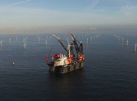 TU Delft doet op 's werelds grootste kraanschip onderzoek naar windmolens