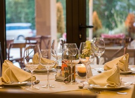 Studentenvereniging Vindicat haalt met diner halve ton op voor Jeroen Pit Huis Studentenvereniging Vindicat haalt met diner halve ton op voor Jeroen Pit Huis