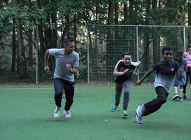 TeamUp zoekt spelbegeleiders voor kinderen in opvanglocaties 