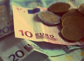 Economisch geweld: Voorkomen dat je partner een diploma haalt Economisch geweld: Voorkomen dat je partner een diploma haalt