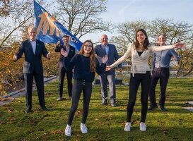 Berend Potjer neemt kijkje op sedumdak van Emmauscollege in Rotterdam Berend Potjer neemt kijkje op sedumdak van Emmauscollege in Rotterdam