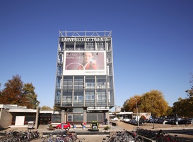 Universiteit Twente krijgt honderden studentenwoningen op het terrein 