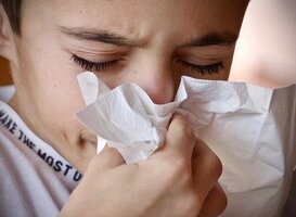 Coronavirus verspreidt zich snel onder schoolgaande kinderen en jongeren Coronavirus verspreidt zich snel onder schoolgaande kinderen en jongeren