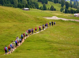 Normal_hiking-2540188_1920