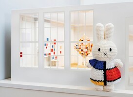 Mondriaans jurkje voor Nijntje voor 150e geboortejaar Piet Mondriaan Mondriaans jurkje voor Nijntje voor 150e geboortejaar Piet Mondriaan