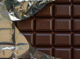 Met lokale talenten en stichting Zieke Docenten duurzame chocolade maken 