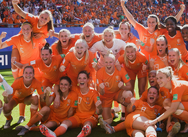 Oranjeleeuwinnen spelen EK in Engeland, UEFA lanceert platform voor scholen Oranjeleeuwinnen spelen EK in Engeland, UEFA lanceert platform voor scholen