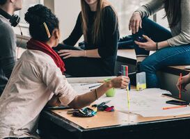 Gevluchte kinderen Nederlands leren is een lastige opgave Gevluchte kinderen Nederlands leren is een lastige opgave