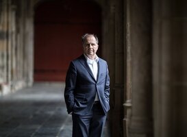 Frits van Oostrom en Els Witte ontvangen Visser-Neerlandiaprijzen Frits van Oostrom en Els Witte ontvangen Visser-Neerlandiaprijzen