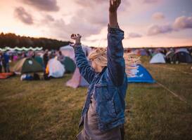 Studenten gaan weer helemaal los op festivals en zijn corona vergeten Studenten gaan weer helemaal los op festivals en zijn corona vergeten