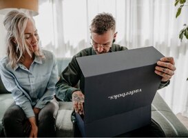 Jonge vaders vaak vergeten, maar nu is er de 'vaderboks' Jonge vaders vaak vergeten, maar nu is er de 'vaderboks'