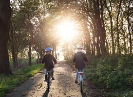Honderden basisschoolkinderen volgden fietsprogramma 'Fietsen is Fun' Honderden basisschoolkinderen volgden fietsprogramma 'Fietsen is Fun'