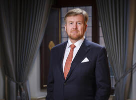 Koning Willem-Alexander spreekt met gedupeerden kinderopvangtoeslag Koning Willem-Alexander spreekt met gedupeerden kinderopvangtoeslag