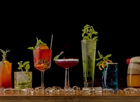 Drie Brabantse topchefs serveren mocktails tijdens afsluiting collegejaar Drie Brabantse topchefs serveren mocktails tijdens afsluiting collegejaar