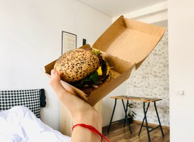 'In de strijd tegen de fastfoodlunch moet iedere basisschool een moestuin krijgen' 'In de strijd tegen de fastfoodlunch moet iedere basisschool een moestuin krijgen'