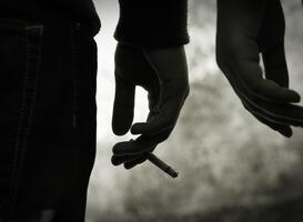 In verschillende wijken dreigen jongeren in de drugscriminaliteit te belanden In verschillende wijken dreigen jongeren in de drugscriminaliteit te belanden