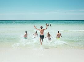 Start zomervakantie begint koel, maar geleidelijk warmer in de eerste week Start zomervakantie begint koel, maar geleidelijk warmer in de eerste week
