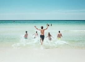 Start zomervakantie begint koel, maar geleidelijk warmer in de eerste week 