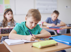 Basisschoolleerlingen Achterhoek leren met nieuw lespakket dialect spreken Basisschoolleerlingen Achterhoek leren met nieuw lespakket dialect spreken