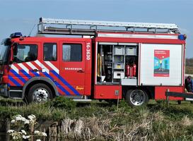 Brandweer verlost kind van benarde positie in bank van kinderdagverblijf Brandweer verlost kind van benarde positie in bank van kinderdagverblijf