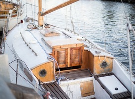 Kinderen in Groningen kunnen met de boot naar school vanwege nieuwe steiger Kinderen in Groningen kunnen met de boot naar school vanwege nieuwe steiger