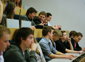 De UvA gaat vanaf volgend jaar minder buitenlandse studenten toelaten De UvA gaat vanaf volgend jaar minder buitenlandse studenten toelaten