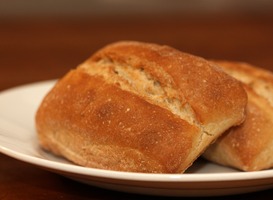 Gratis brood op school waar kinderen met honger naartoe komen 