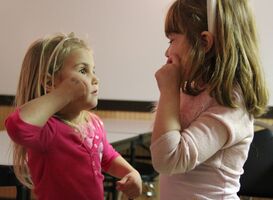 Dove en slechthorende kinderen vallen vaak tussen wal en schip 