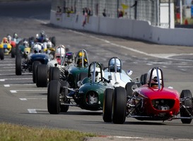 Enschedese studenten bouwen snelle waterstof raceauto 